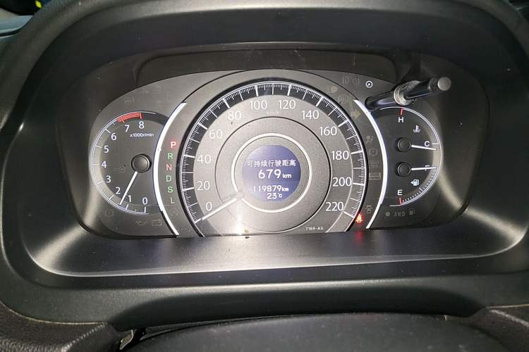 Used Honda CR-V 2015 2.4L four-wheel drive luxury version Odometer Close Up
