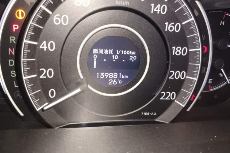 Used Honda CR-V 2015 2.4L two-wheel drive luxury version Odometer Close Up