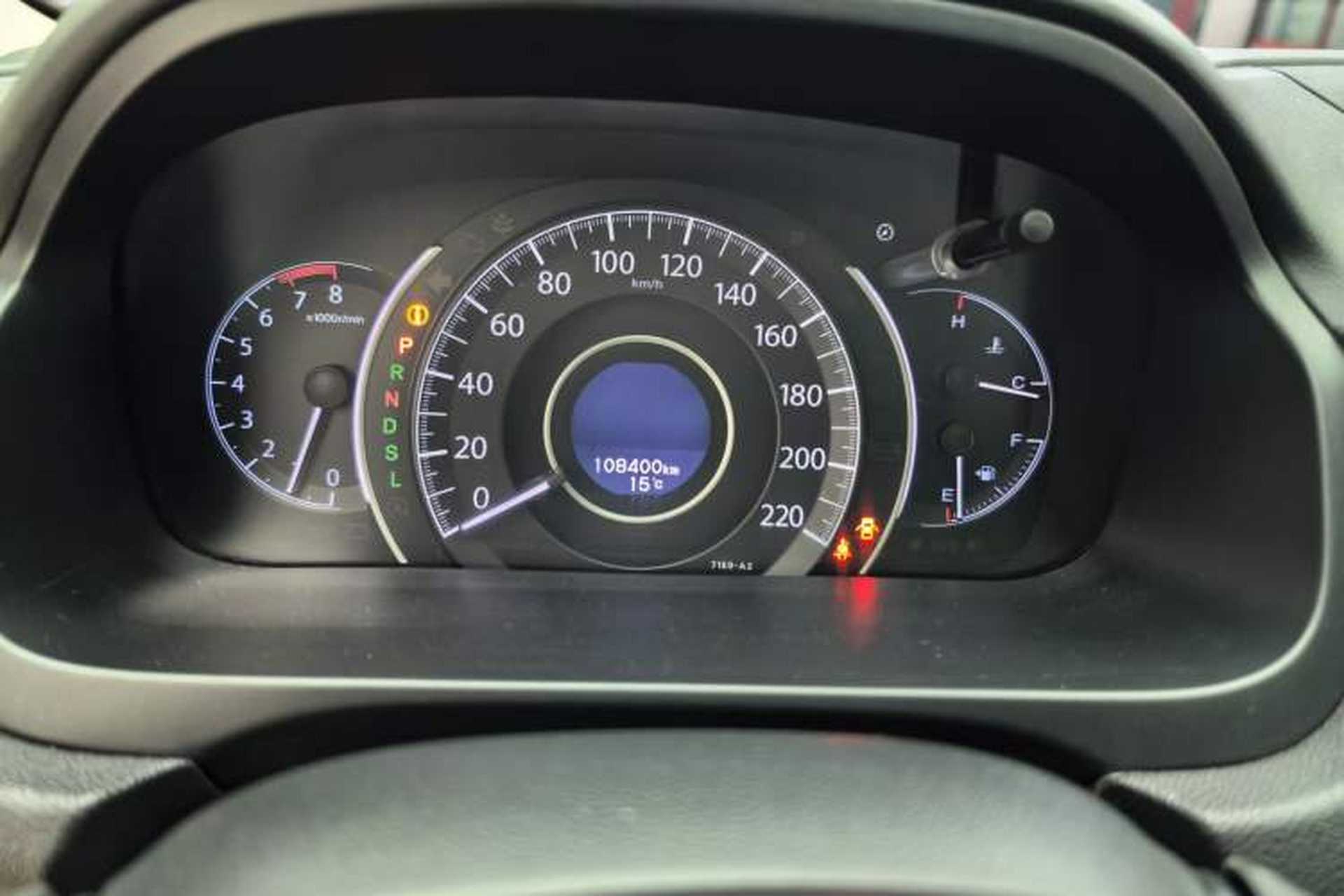 Used Honda CR-V 2015 2.4L four-wheel drive luxury version Odometer Close Up