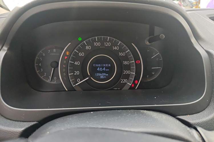 Used Honda CR-V 2015 2.4L two-wheel drive luxury version Odometer Close Up