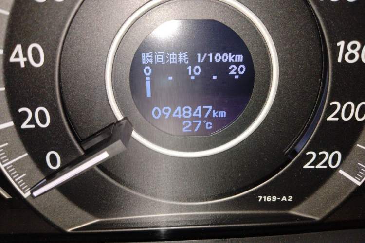 Used Honda CR-V 2015 2.4L two-wheel drive luxury version Odometer Close Up
