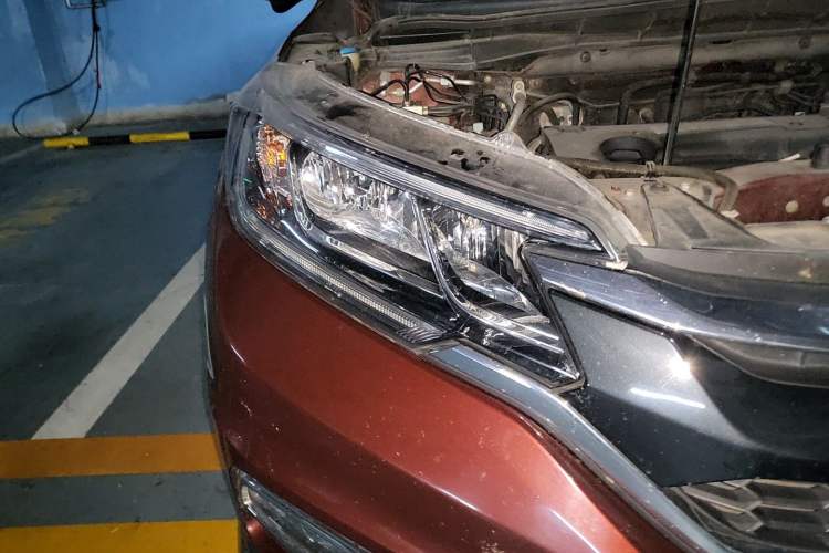 Used Honda CR-V 2015 2.4L four-wheel drive luxury version Right Front Headlight