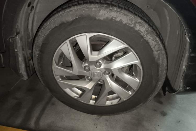 Used Honda CR-V 2015 2.4L four-wheel drive luxury version Right Front Wheel Hub