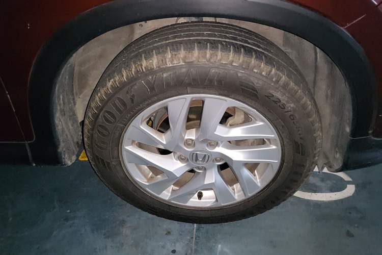 Used Honda CR-V 2015 2.4L four-wheel drive luxury version Right Front Wheel Hub