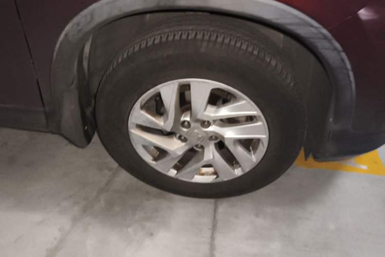 Used Honda CR-V 2015 2.4L two-wheel drive luxury version Right Front Wheel Hub