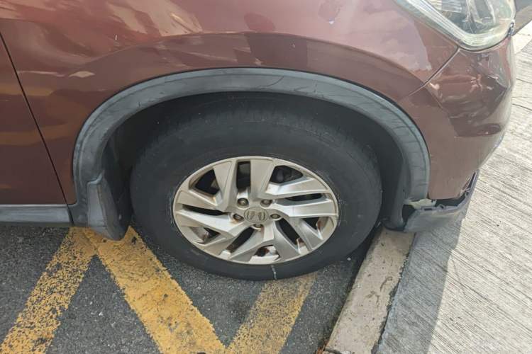Used Honda CR-V 2015 2.4L two-wheel drive luxury version Right Front Wheel Hub
