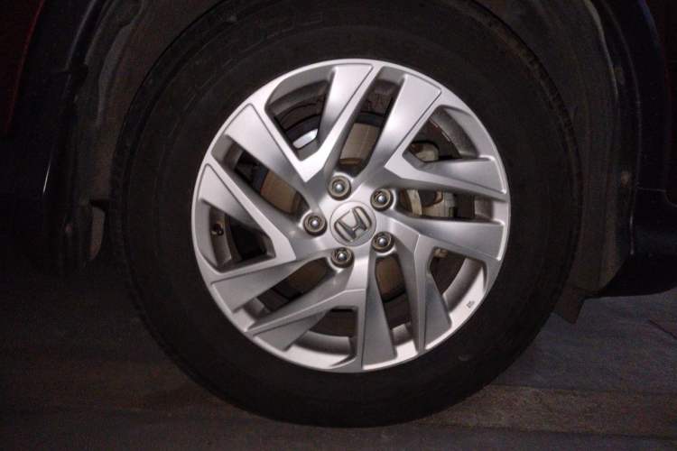 Used Honda CR-V 2015 2.4L two-wheel drive luxury version Right Front Wheel Hub