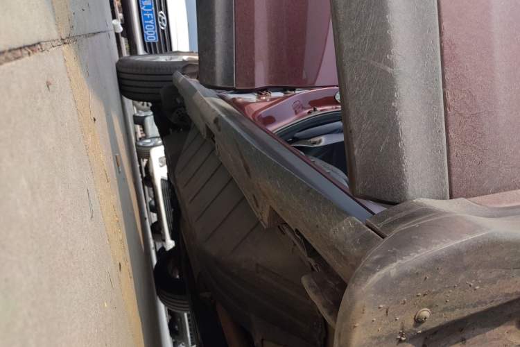 Used Honda CR-V 2015 2.4L four-wheel drive luxury version Right Side Sill