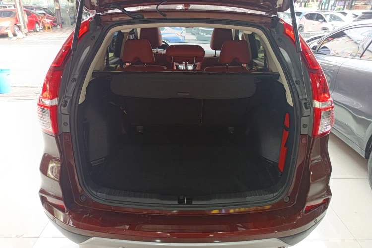 Used Honda CR-V 2015 2.4L two-wheel drive luxury version Trunk