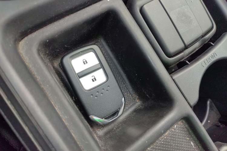 Used Honda CR-V 2015 2.4L four-wheel drive luxury version Vehicle Key