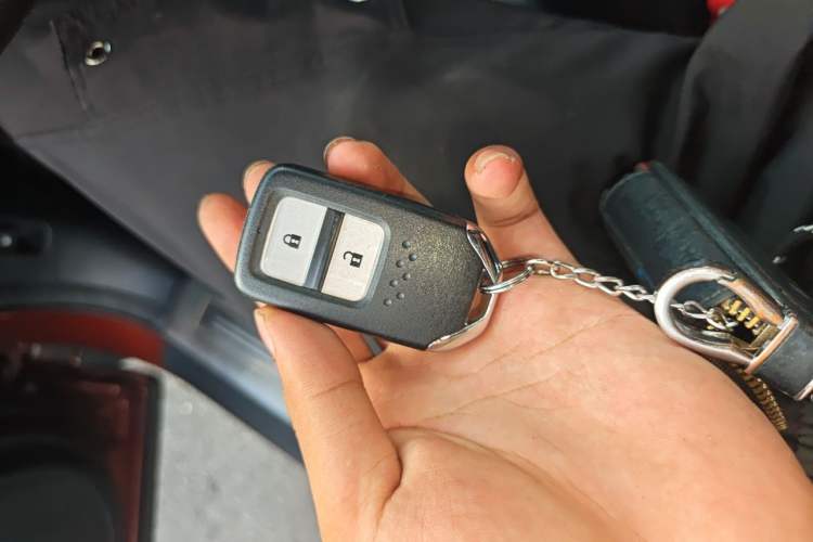 Used Honda CR-V 2015 2.4L two-wheel drive luxury version Vehicle Key