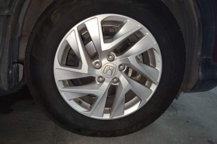 Used Honda CR-V 2015 2.4L two-wheel drive luxury version Right Front Wheel Hub