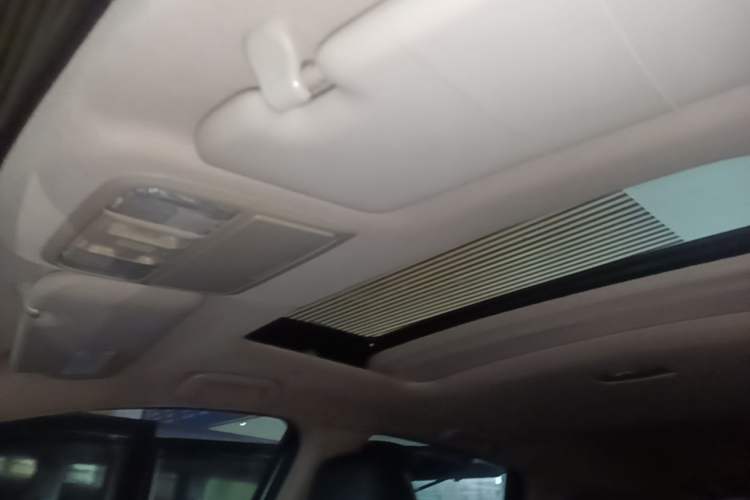 Used Honda CR-V 2015 2.0L two-wheel drive Fashion Edition Headliner