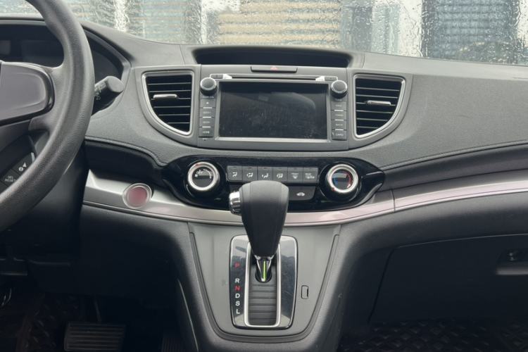 Used Honda CR-V 2015 2.0L two-wheel drive Fashion Edition Interior 10