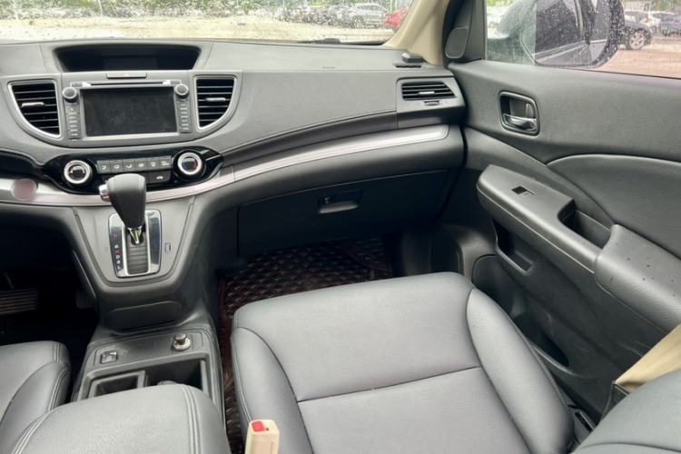 Used Honda CR-V 2015 2.0L two-wheel drive Fashion Edition Interior 3
