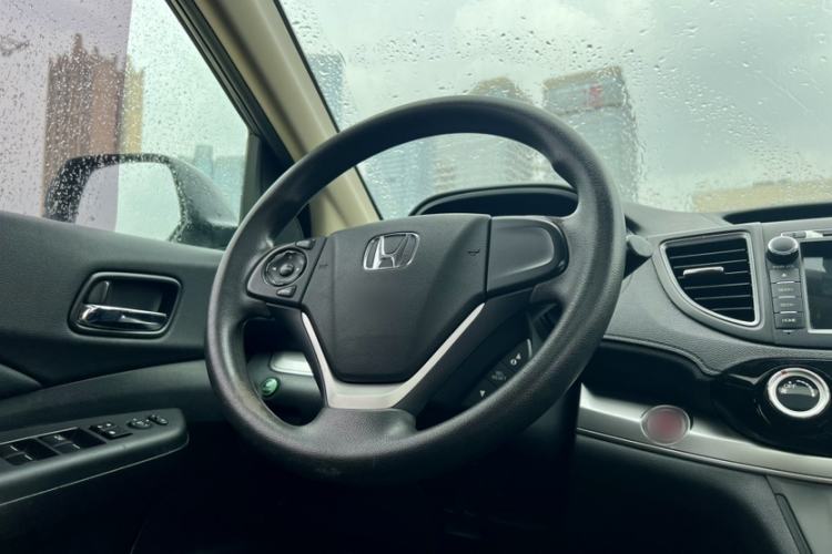 Used Honda CR-V 2015 2.0L two-wheel drive Fashion Edition Interior 5