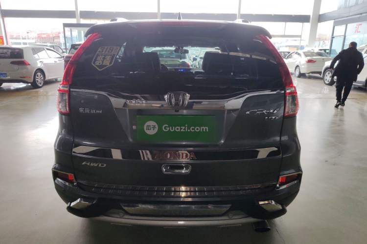 Used Honda CR-V 2015 2.4L four-wheel drive luxury version Rear