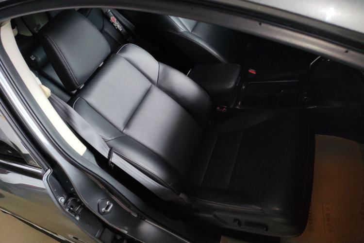 Used Honda CR-V 2015 2.4L four-wheel drive luxury version Right Front Seat