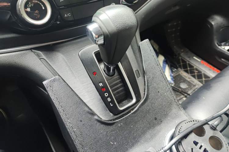 Used Honda CR-V 2015 2.0L two-wheel drive Fashion Edition Gear Lever