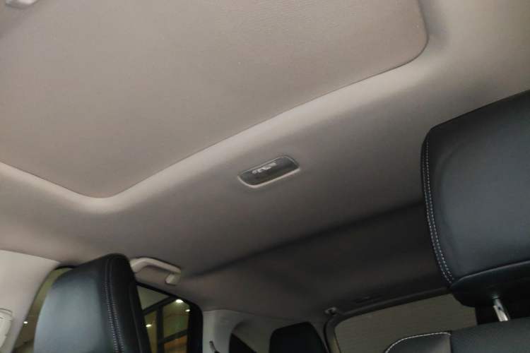 Used Honda CR-V 2015 2.4L two-wheel drive luxury version Headliner