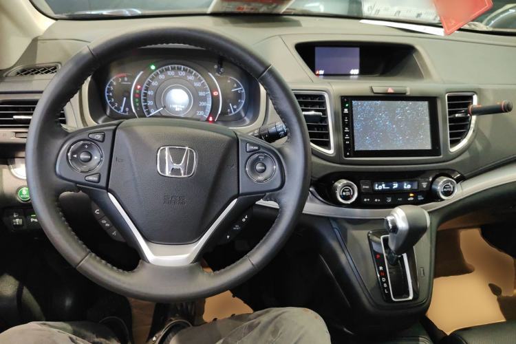 Used Honda CR-V 2015 2.4L two-wheel drive luxury version Interior 2