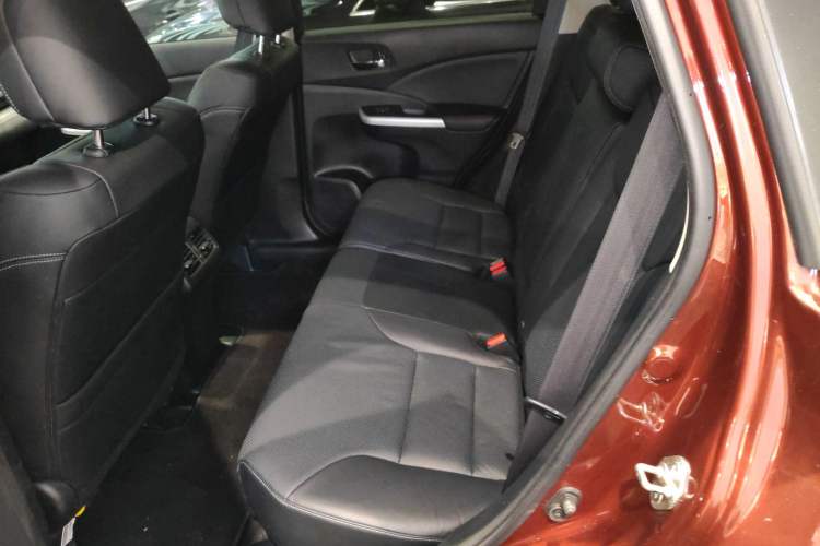 Used Honda CR-V 2015 2.4L two-wheel drive luxury version Interior 4