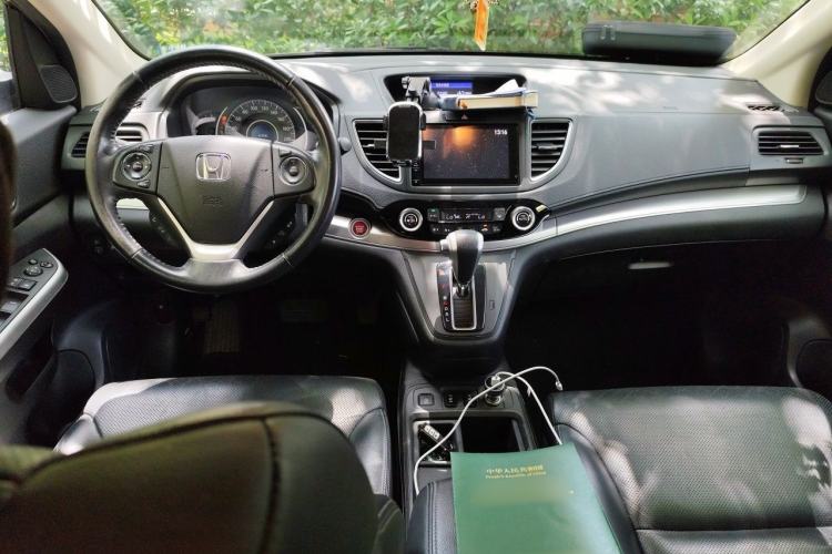 Used Honda CR-V 2015 2.4L two-wheel drive luxury version Center Console