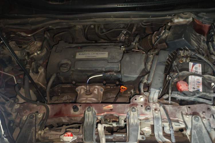 Used Honda CR-V 2015 2.4L four-wheel drive luxury version Engine Bay