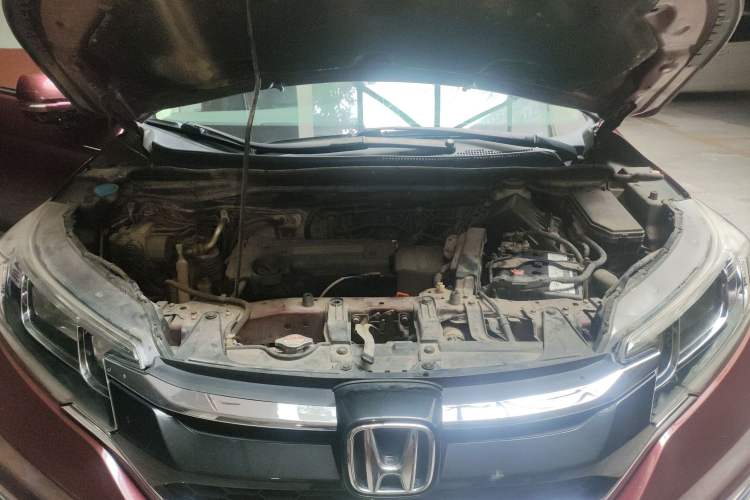 Used Honda CR-V 2015 2.4L two-wheel drive luxury version Engine Bay