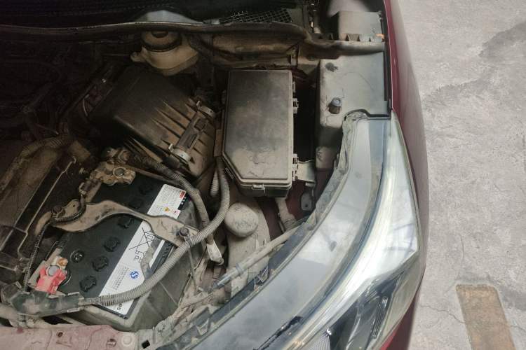Used Honda CR-V 2015 2.4L two-wheel drive luxury version Engine Bay Left