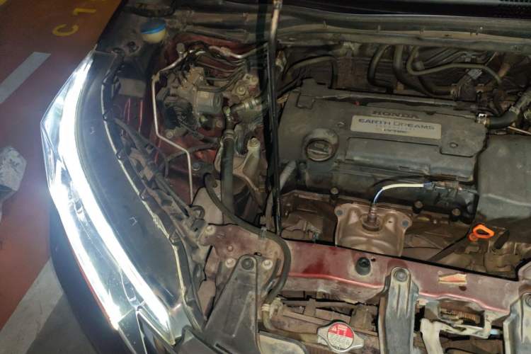 Used Honda CR-V 2015 2.4L four-wheel drive luxury version Engine Bay Right
