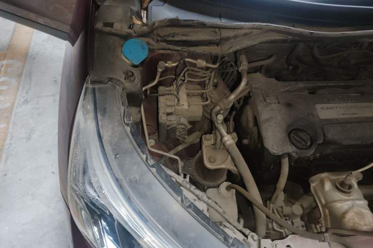 Used Honda CR-V 2015 2.4L two-wheel drive luxury version Engine Bay Right