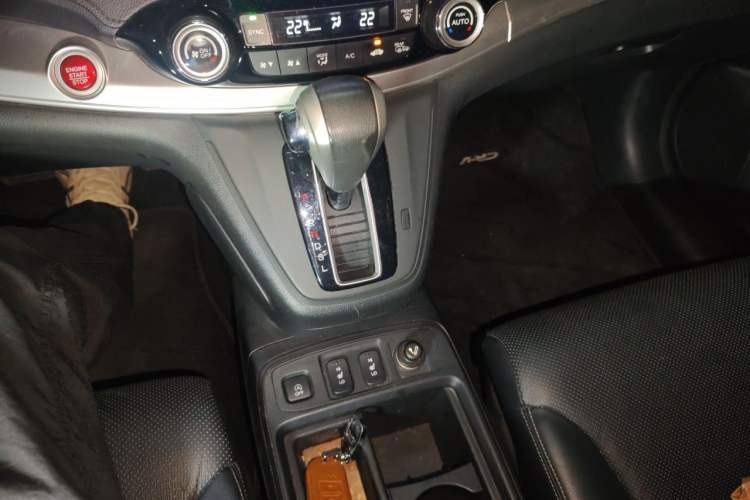 Used Honda CR-V 2015 2.4L four-wheel drive luxury version Gear Lever