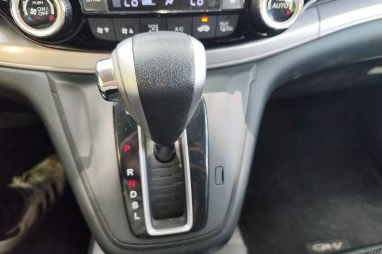 Used Honda CR-V 2015 2.4L two-wheel drive luxury version Gear Lever