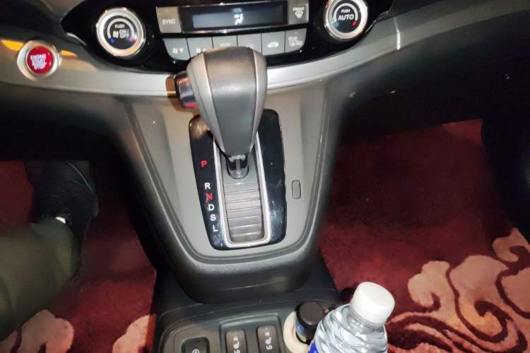 Used Honda CR-V 2015 2.4L four-wheel drive luxury version Gear Lever