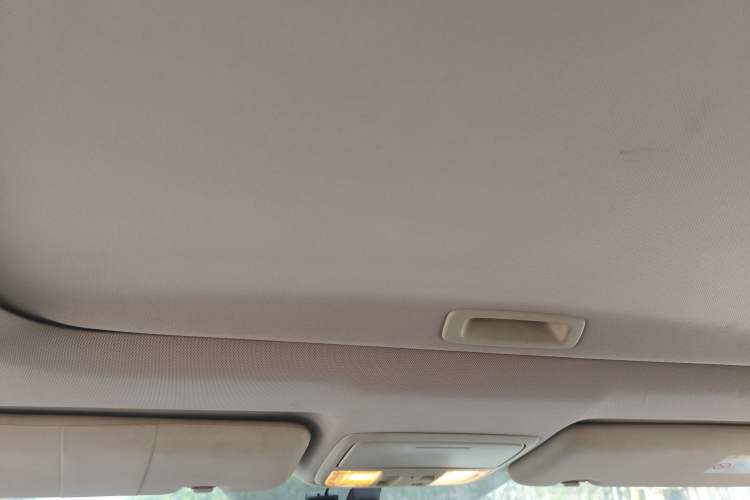 Used Honda CR-V 2015 2.4L two-wheel drive luxury version Headliner