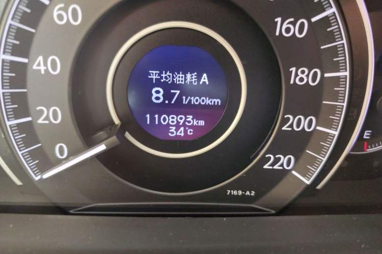 Used Honda CR-V 2015 2.4L two-wheel drive luxury version Odometer Close Up
