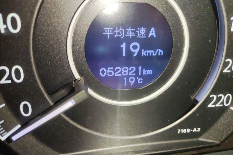 Used Honda CR-V 2015 2.4L four-wheel drive luxury version Odometer Close Up