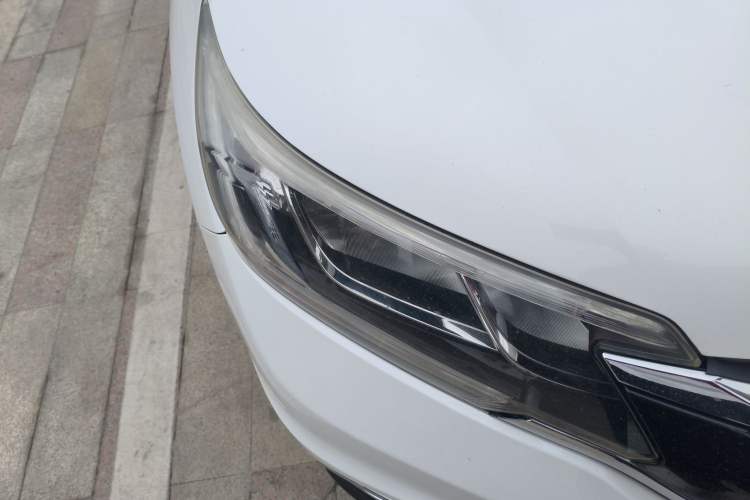 Used Honda CR-V 2015 2.4L two-wheel drive luxury version Right Front Headlight