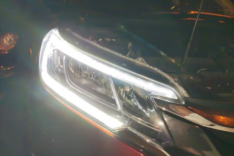 Used Honda CR-V 2015 2.4L four-wheel drive luxury version Right Front Headlight