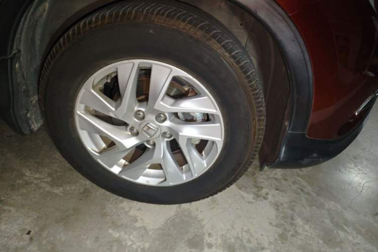 Used Honda CR-V 2015 2.4L four-wheel drive luxury version Right Front Wheel Hub