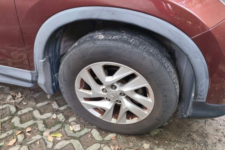 Used Honda CR-V 2015 2.4L two-wheel drive luxury version Right Front Wheel Hub
