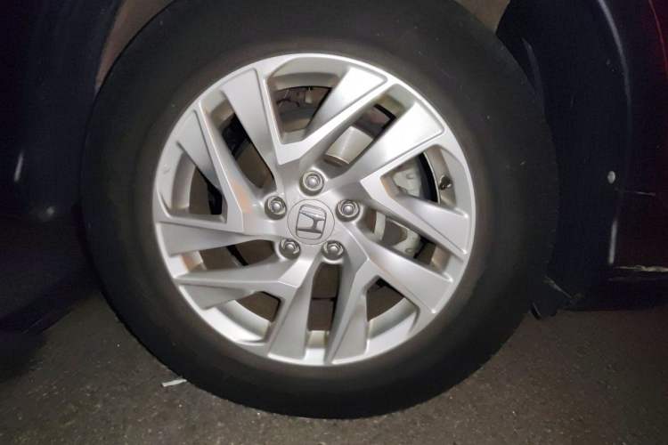 Used Honda CR-V 2015 2.4L four-wheel drive luxury version Right Front Wheel Hub