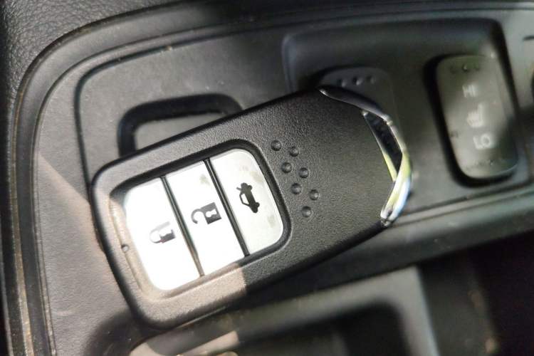 Used Honda CR-V 2015 2.4L two-wheel drive luxury version Vehicle Key