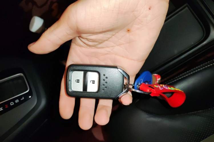 Used Honda CR-V 2015 2.4L four-wheel drive luxury version Vehicle Key