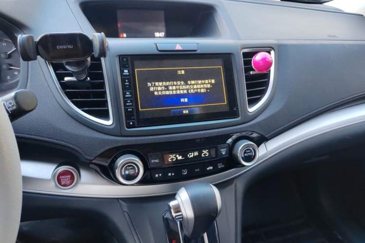 Used Honda CR-V 2015 2.4L two-wheel drive luxury version Audio And AC Panel