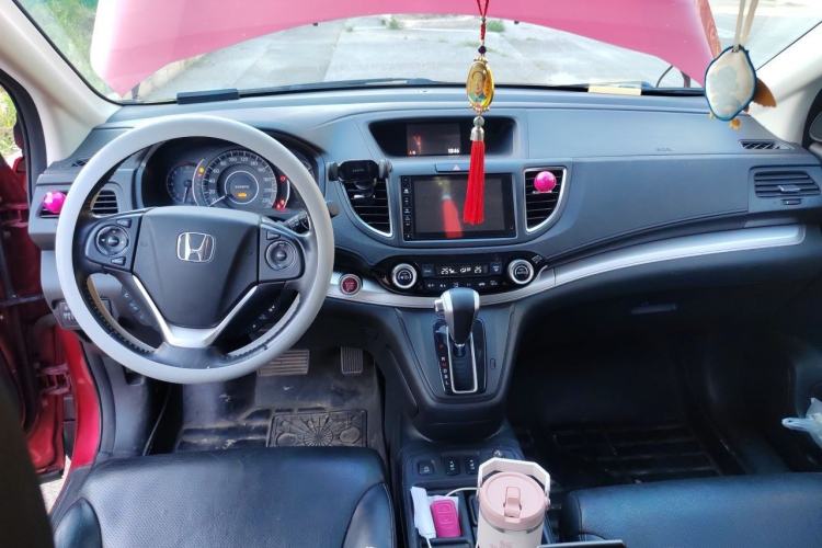 Used Honda CR-V 2015 2.4L two-wheel drive luxury version Center Console