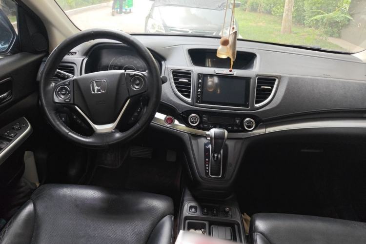 Used Honda CR-V 2015 2.4L two-wheel drive luxury version Center Console