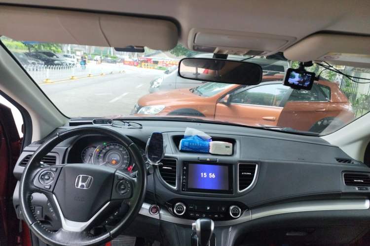 Used Honda CR-V 2015 2.4L two-wheel drive luxury version Center Console
