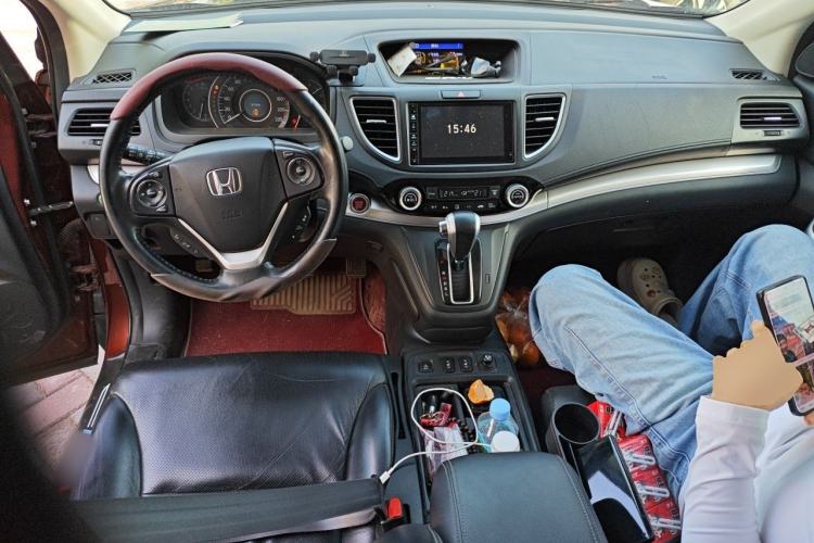 Used Honda CR-V 2015 2.4L two-wheel drive luxury version Center Console